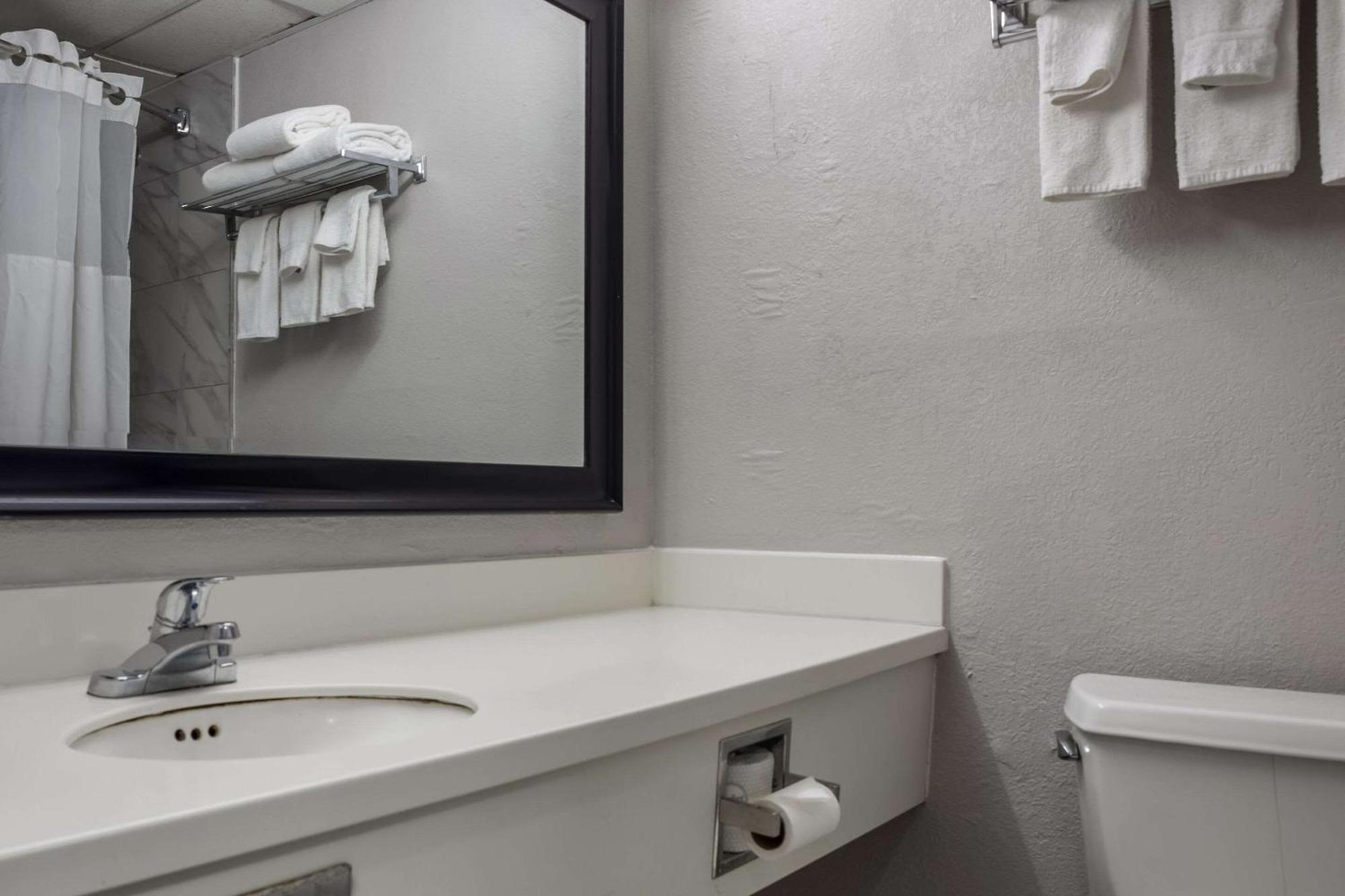 Quality Inn Toledo  Kültér fotó