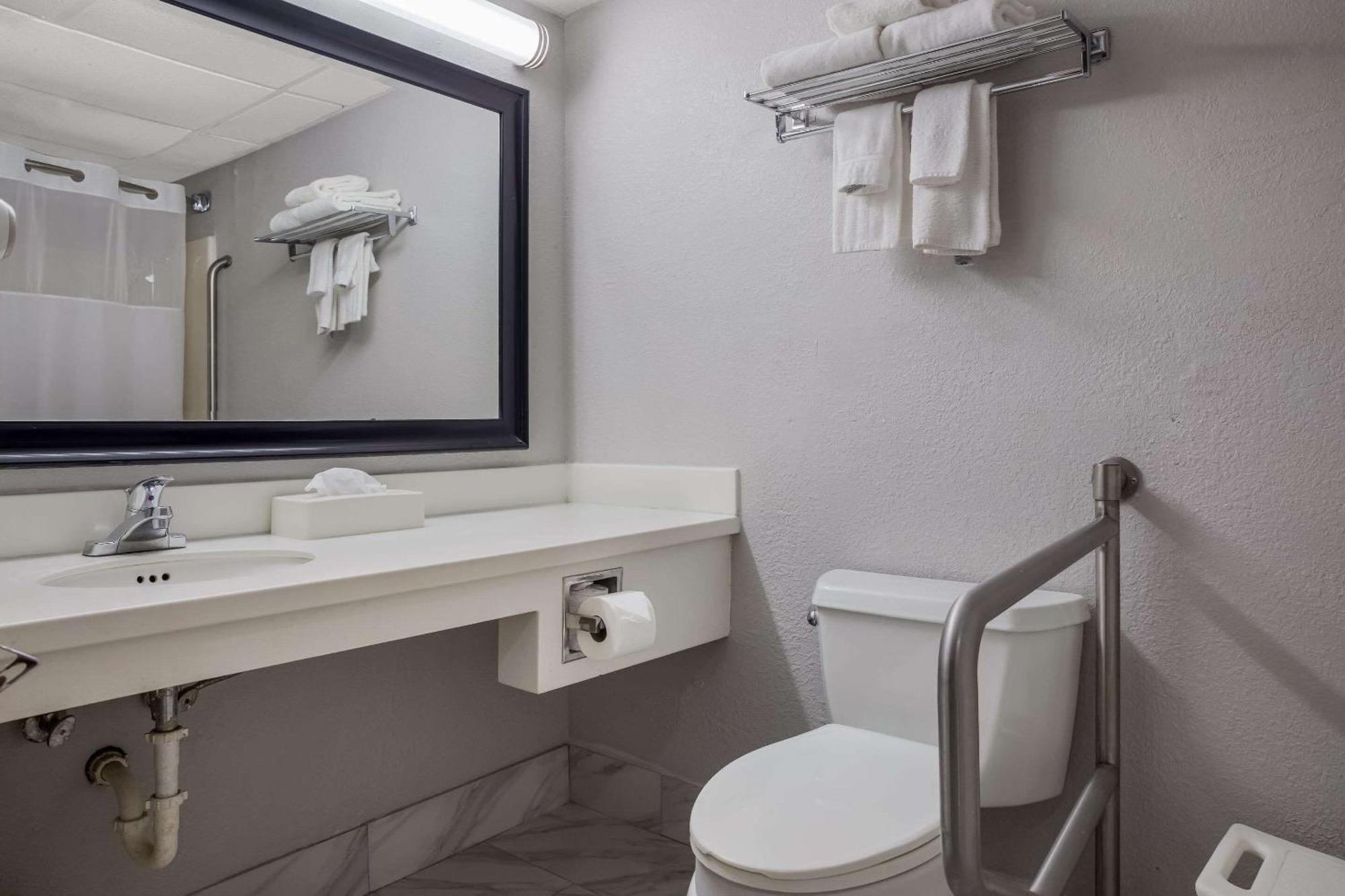 Quality Inn Toledo  Kültér fotó